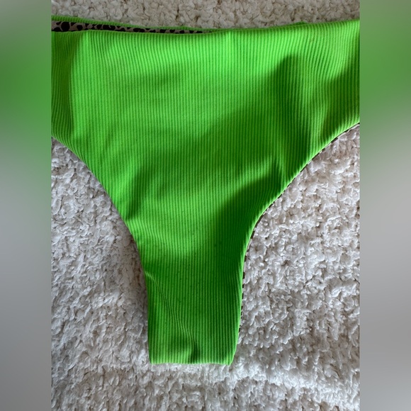 Green Acacia Set Hookipa Bottom (s) Blake Top (s) small - Picture 6 of 6